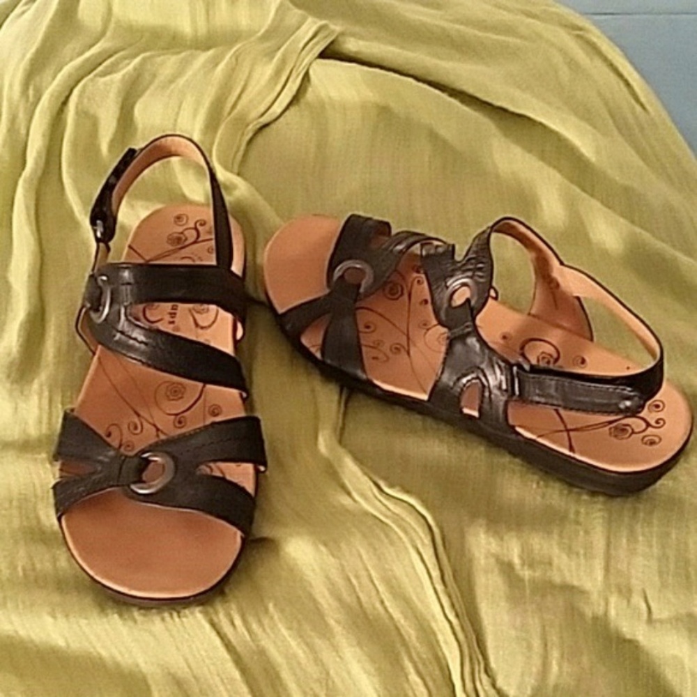 Super comfy black Bare Trap sandals